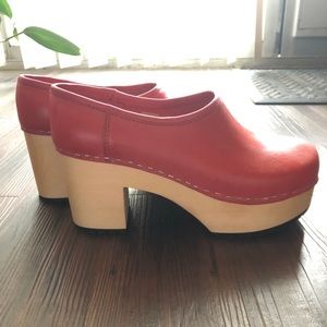 NIB Swedish Hasbeens Cherry Red Bettan Clogs